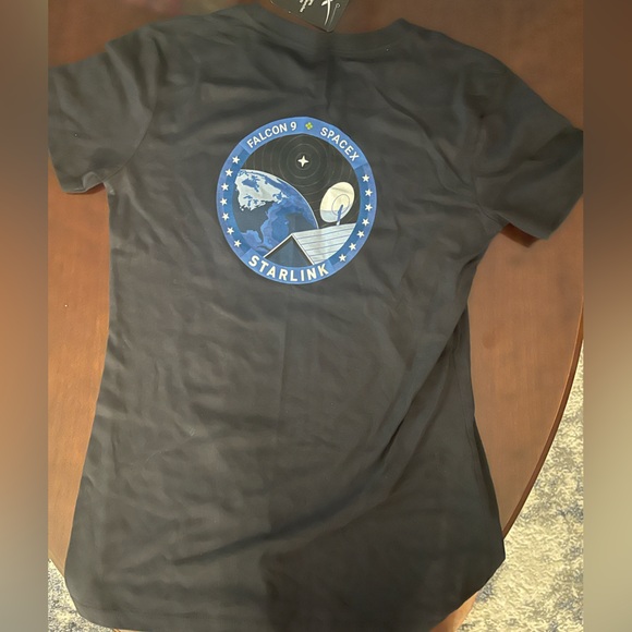 Women’s size medium SpaceX shirt NWT/ starlink - Picture 2 of 2